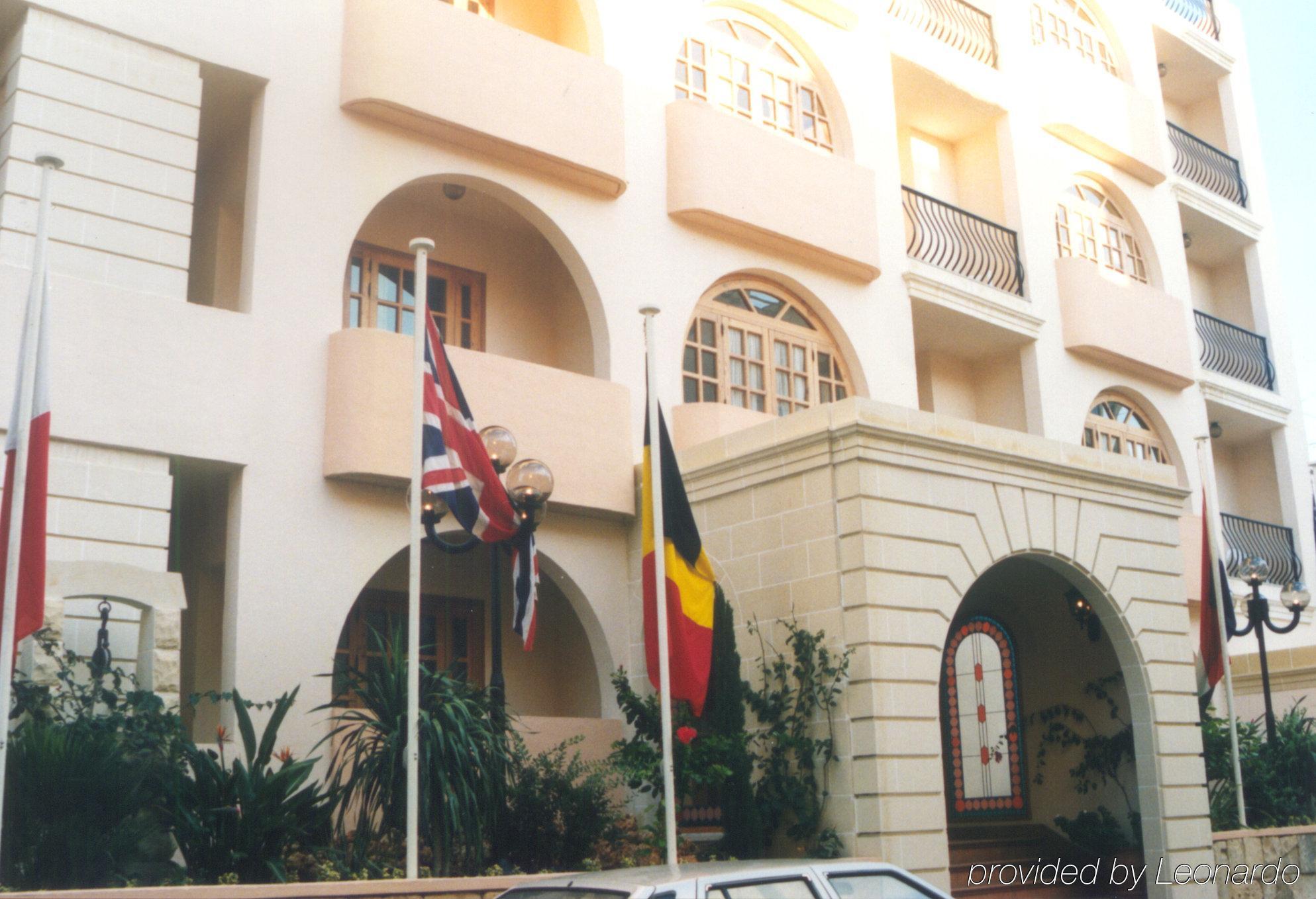 The Mediterranea Hotel & Suites St. Paul's Bay Bagian luar foto