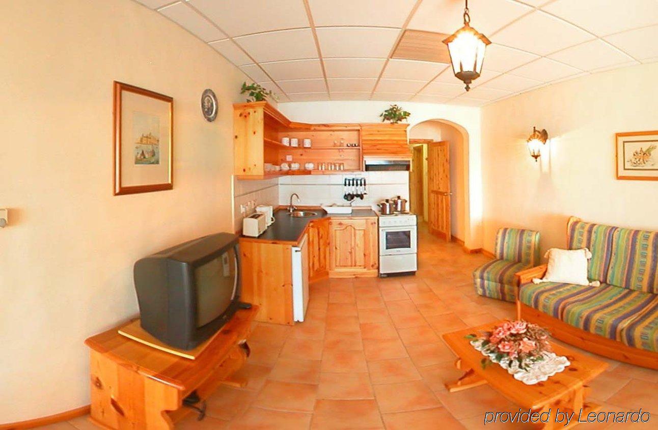 The Mediterranea Hotel & Suites St. Paul's Bay Ruang foto