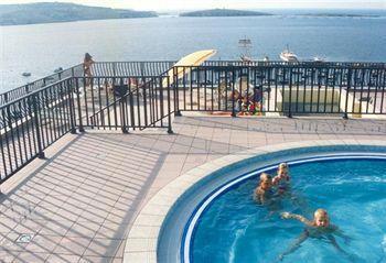 The Mediterranea Hotel & Suites St. Paul's Bay Bagian luar foto