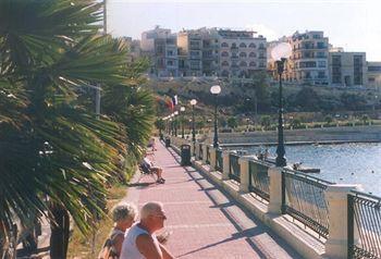 The Mediterranea Hotel & Suites St. Paul's Bay Bagian luar foto