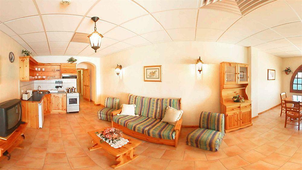 The Mediterranea Hotel & Suites St. Paul's Bay Bagian luar foto